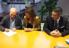 CaixaBank, a través de su Obra Social, y Badalona Comunicación han firmado el convenio de colaboración que convierte a la entidad financiera en uno de los colaboradores principales del FILMETS